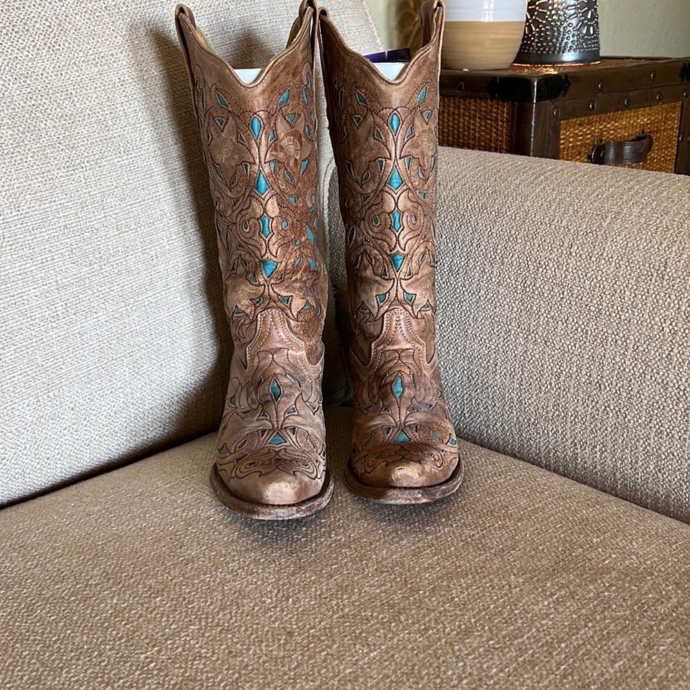 Corral snip tip western boots.